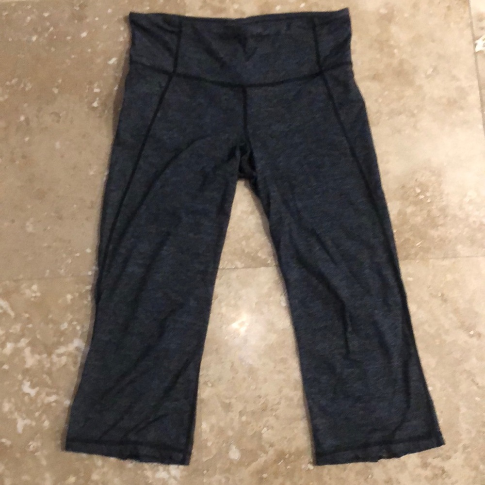 🍋Lululemon gray/Black crops🍋